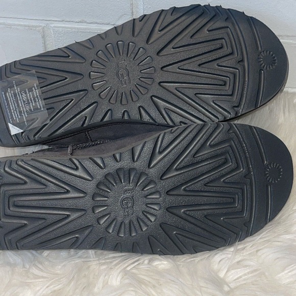 New UGG Classic Slipper Womens Size 12 Gray Suede Shoe Fur Lined - Picture 5 of 7